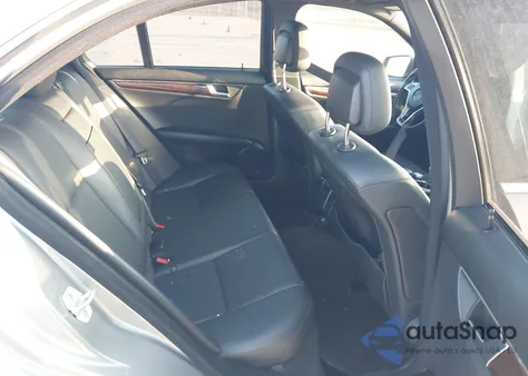 2013 Mercedes-Benz C 250 Sport z USA, uszkodzony, nr VIN WDDGF4HB6DA846519